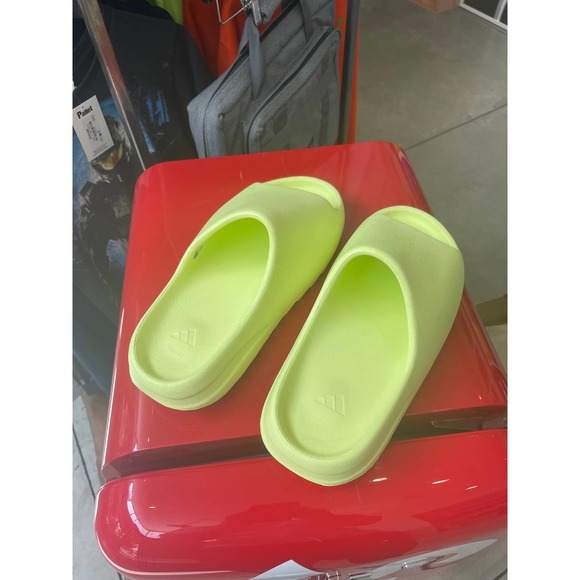 Yeezy Slide Green Glow Size 10 main image 4